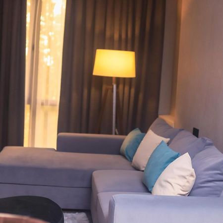 Hotel Panorama ดูแชนเบอ ภายนอก รูปภาพ