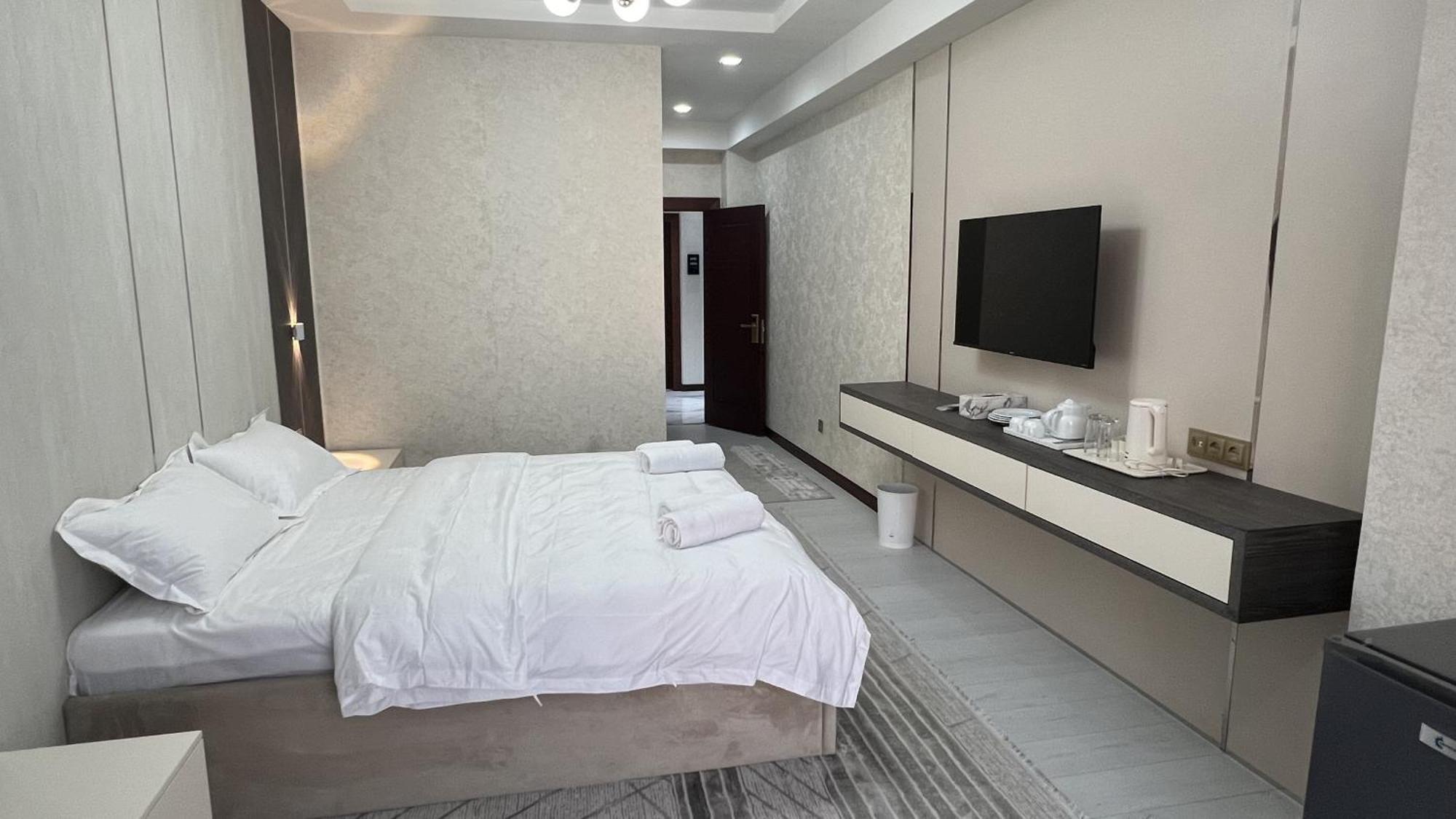 Hotel Panorama ดูแชนเบอ ภายนอก รูปภาพ