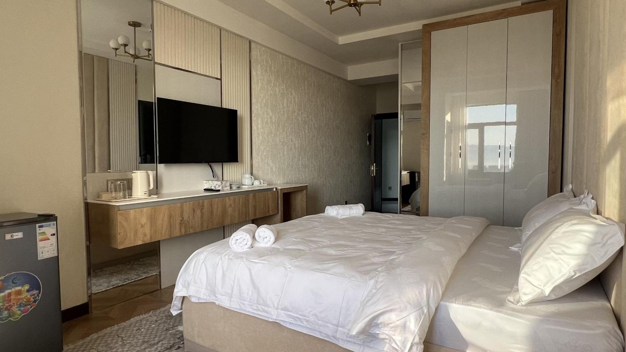 Hotel Panorama ดูแชนเบอ ภายนอก รูปภาพ